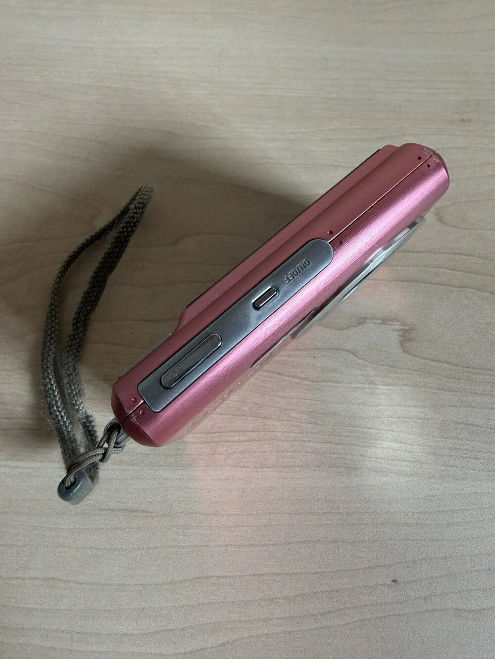 Casio EXILIM ZOOM EX-Z75 7.2 MP Digital Compact Camera - PINK